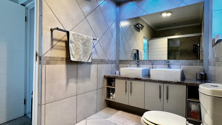 3 Bedroom Property for Sale in Earls Court Lifestyle Estate Western Cape